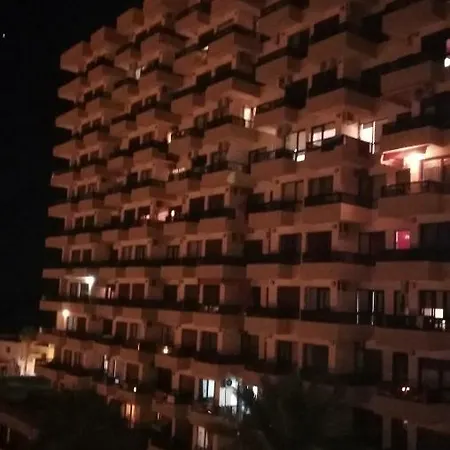 Apartamento-estudio First Line Of The Malaga -benalmadena شقة فندقية